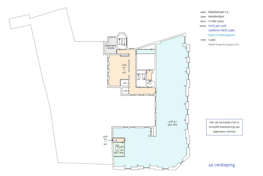 Plattegrond van de 4e verdieping van Paleisstraat 1-5 in Amsterdam, met units 4.1 en 4.2 en aangeduide algemene ruimtes en liften.