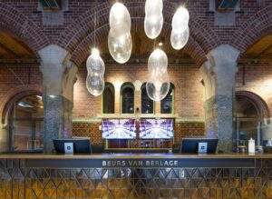 Damrak 353 Amsterdam