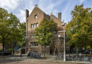 Kantoorgebouw op het Emmaplein in Amsterdam